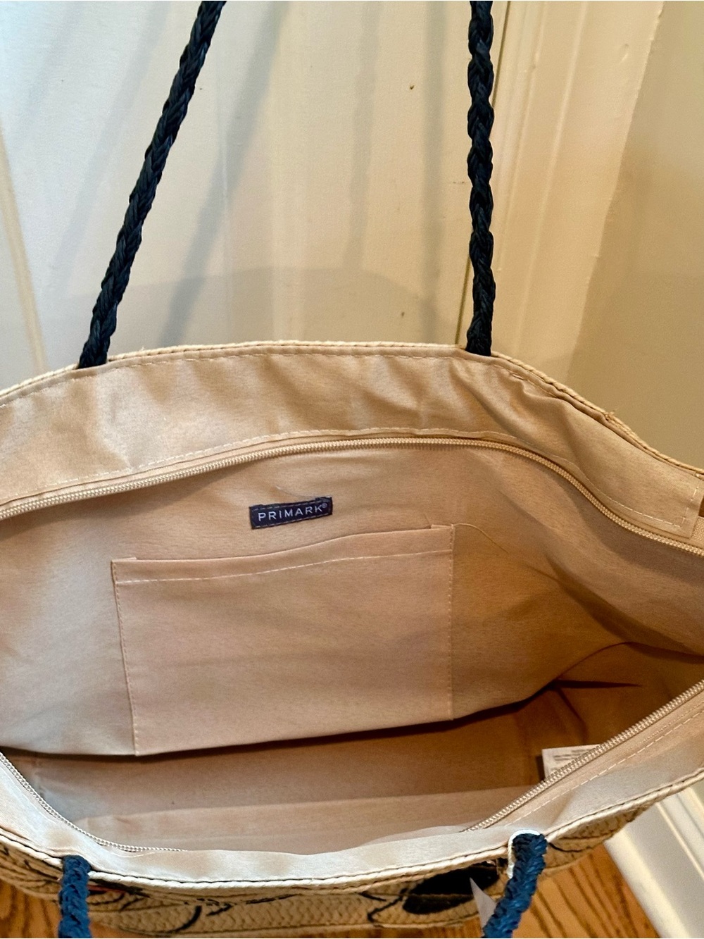 NWT Disney Straw Tote Bag with Mickey & Minnie Design - Natural/Tan-Retail $75 - Picture 3 of 6